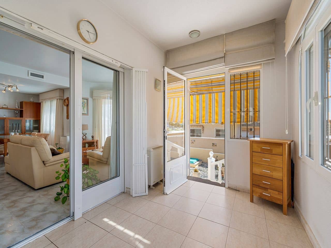 Chalet de 5 habitaciones en Benijófar en venta con piscina garaje - 399.000 € (Ref: 9101087)