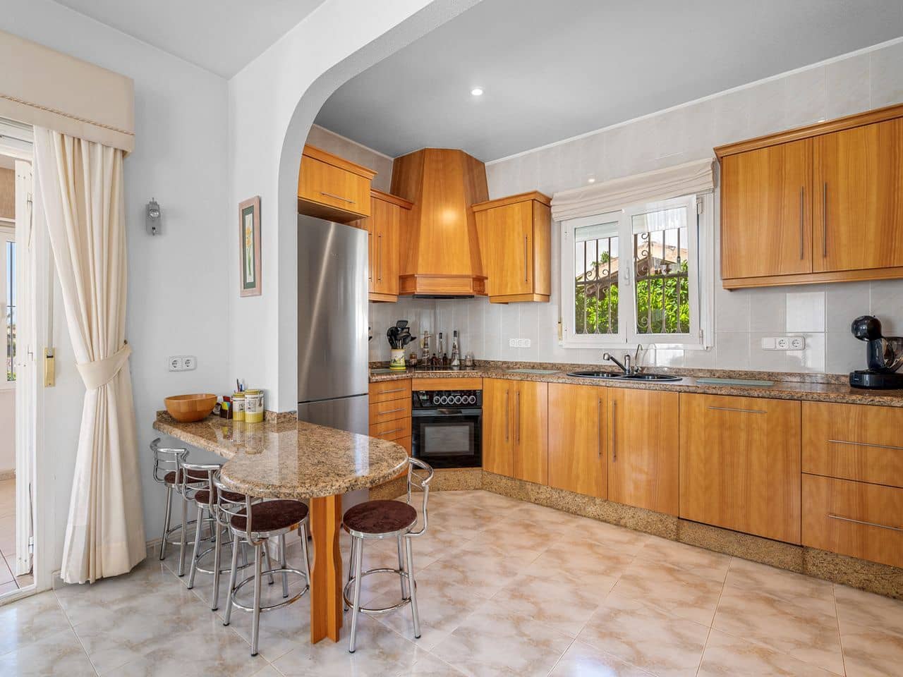 Chalet de 5 habitaciones en Benijófar en venta con piscina garaje - 399.000 € (Ref: 9101087)