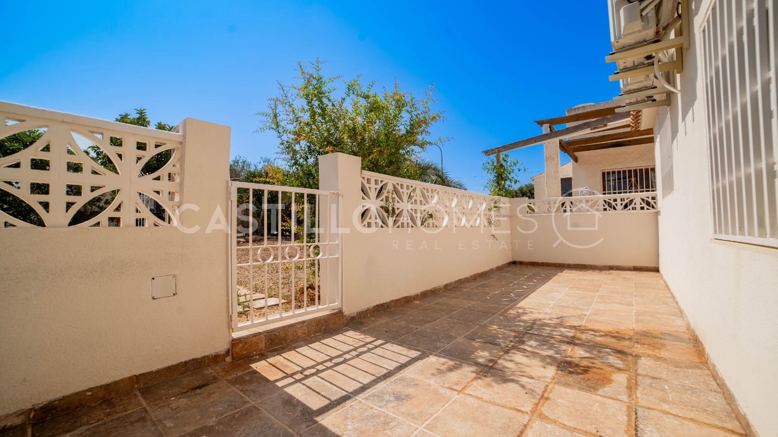 3 bedroom Townhouse for sale in Torrevieja - € 189,999 (Ref: 9106160)