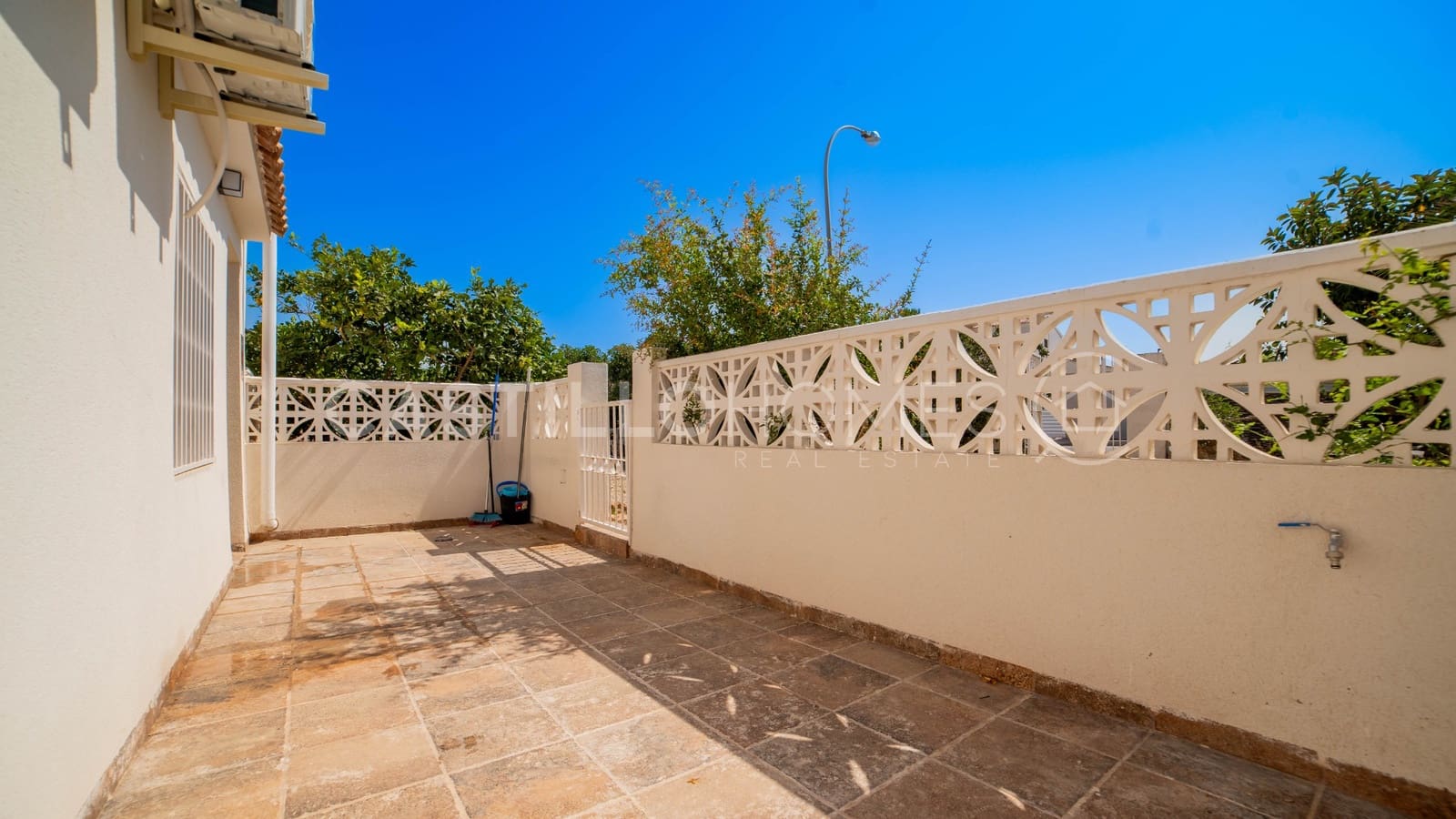 3 bedroom Townhouse for sale in Torrevieja - € 189,999 (Ref: 9106160)