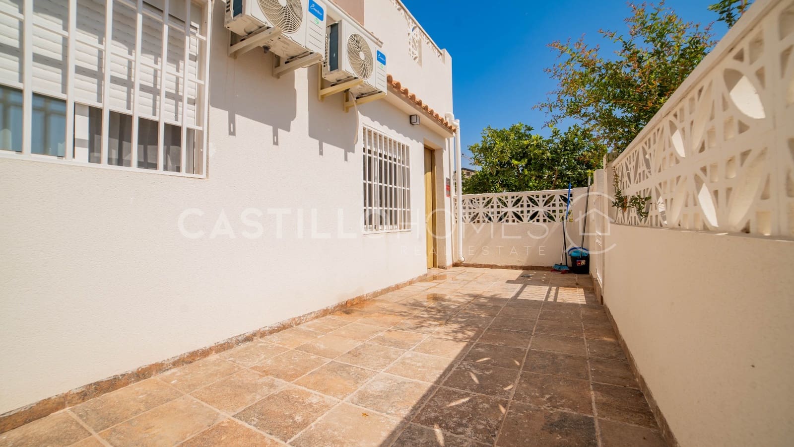 3 bedroom Townhouse for sale in Torrevieja - € 189,999 (Ref: 9106160)