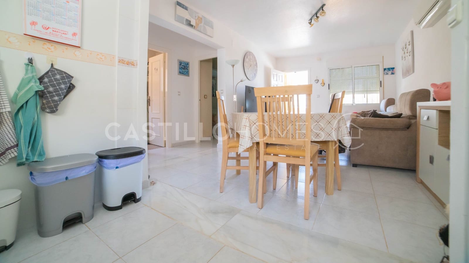 Casa de 4 habitaciones en Torrevieja en venta con piscina - 290.000 € (Ref: 9106162)
