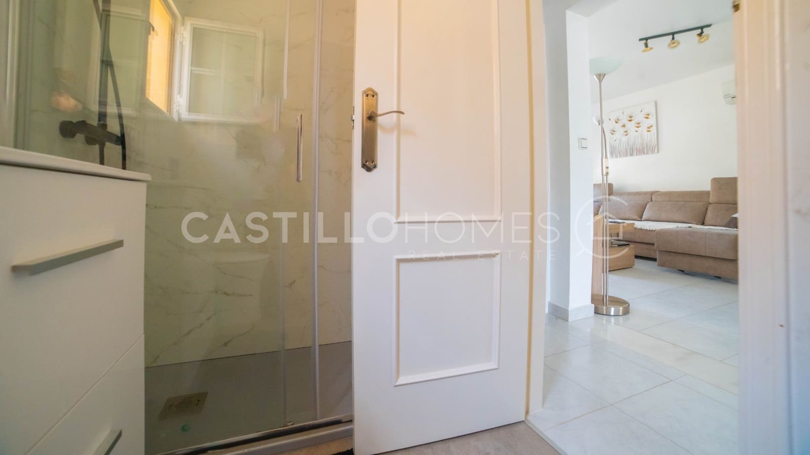 Casa de 4 habitaciones en Torrevieja en venta con piscina - 290.000 € (Ref: 9106162)
