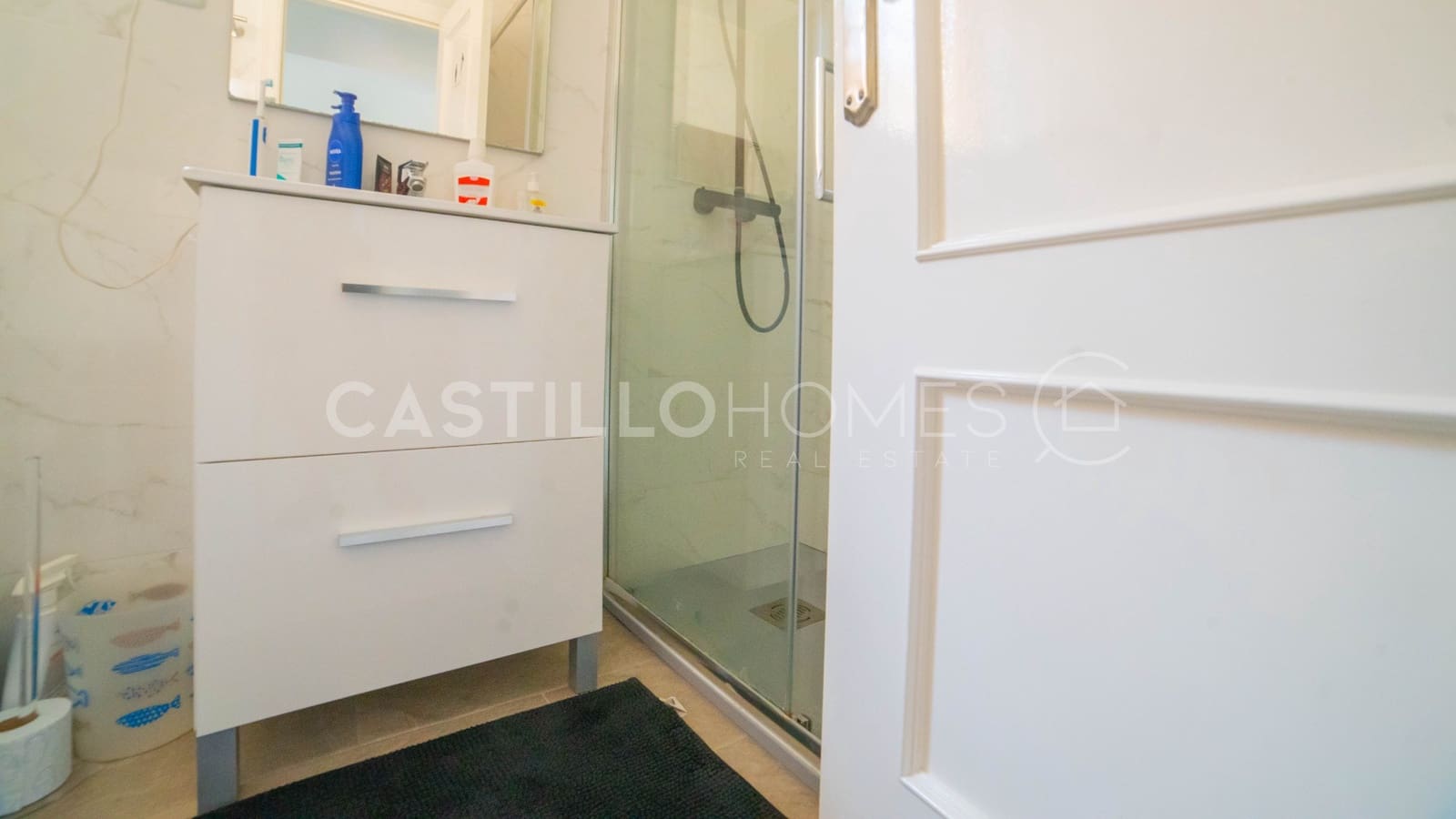 Casa de 4 habitaciones en Torrevieja en venta con piscina - 290.000 € (Ref: 9106162)