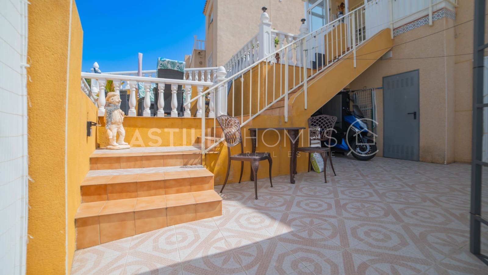 Casa de 4 habitaciones en Torrevieja en venta con piscina - 290.000 € (Ref: 9106162)