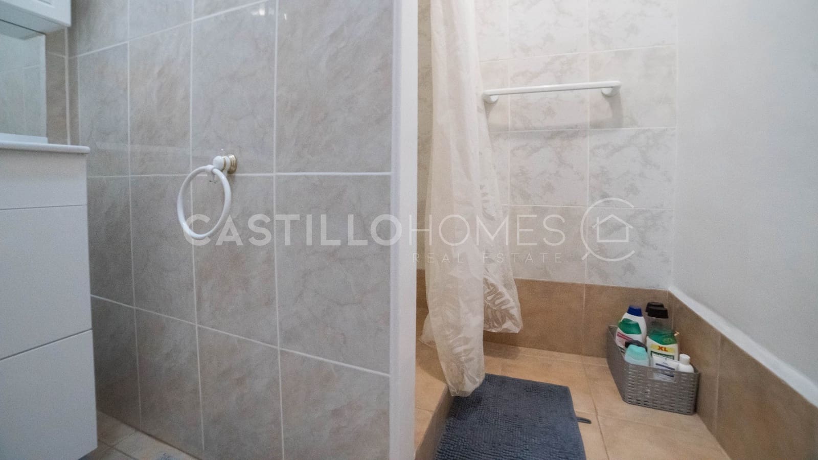 Casa de 4 habitaciones en Torrevieja en venta con piscina - 290.000 € (Ref: 9106162)