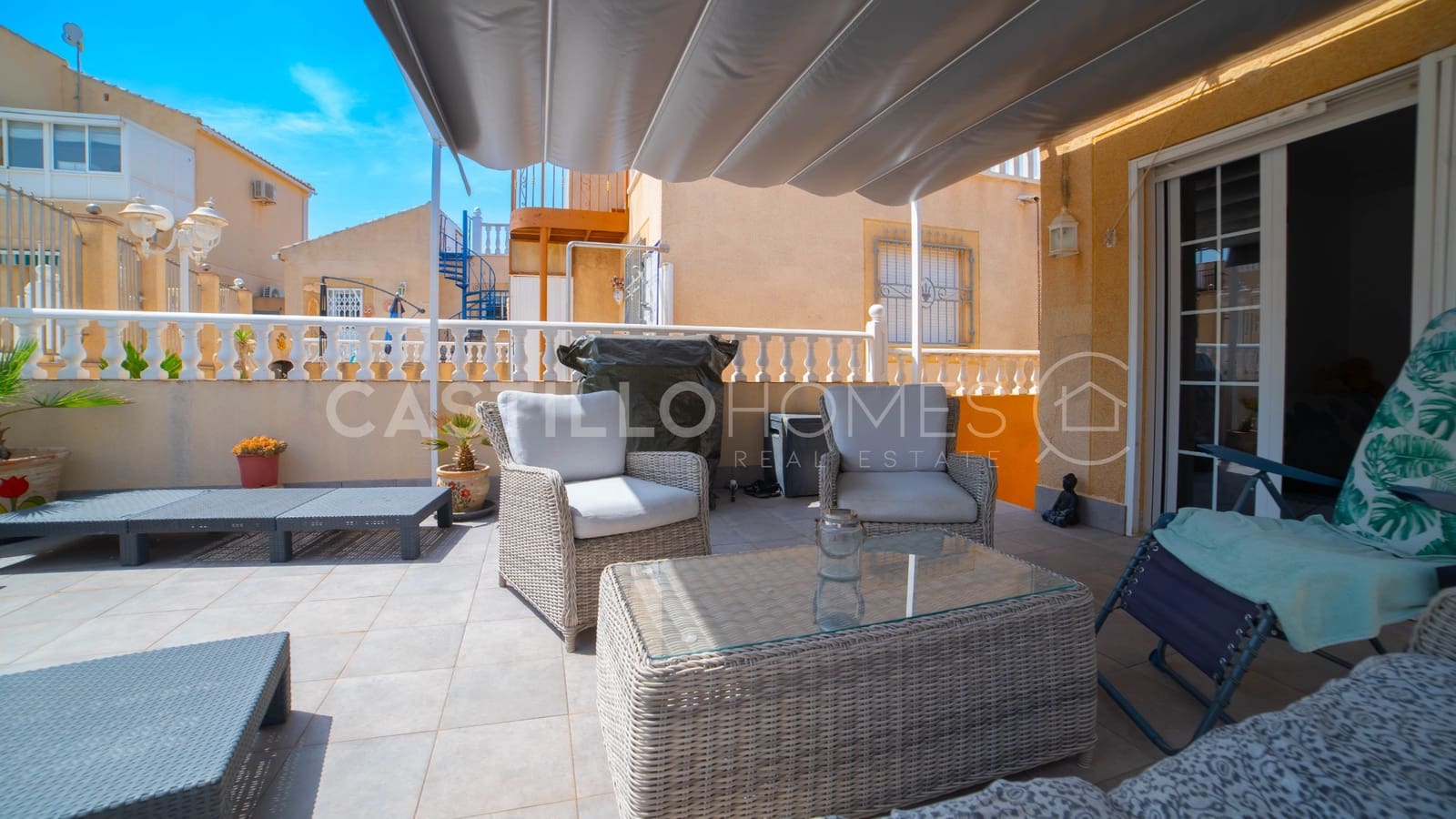Casa de 4 habitaciones en Torrevieja en venta con piscina - 290.000 € (Ref: 9106162)