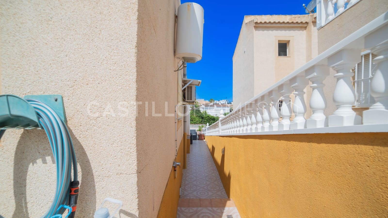 Casa de 4 habitaciones en Torrevieja en venta con piscina - 290.000 € (Ref: 9106162)