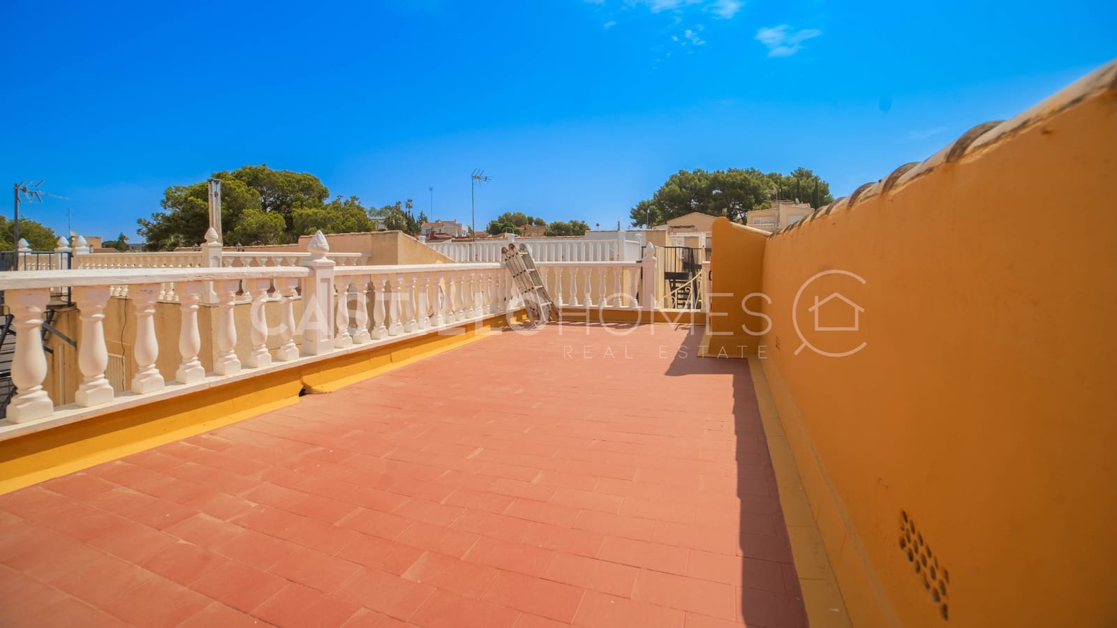 Casa de 4 habitaciones en Torrevieja en venta con piscina - 290.000 € (Ref: 9106162)