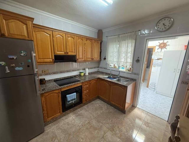 4 bedroom Townhouse for sale in Almoradí with garage - € 175,000 (Ref: 9123749)