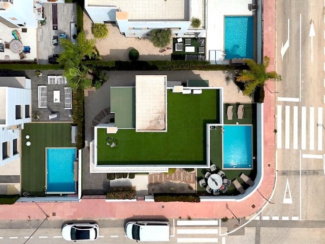 4 bedroom Villa for sale in Doña Pepa, Rojales with pool - € 549,000 (Ref: 9125982)