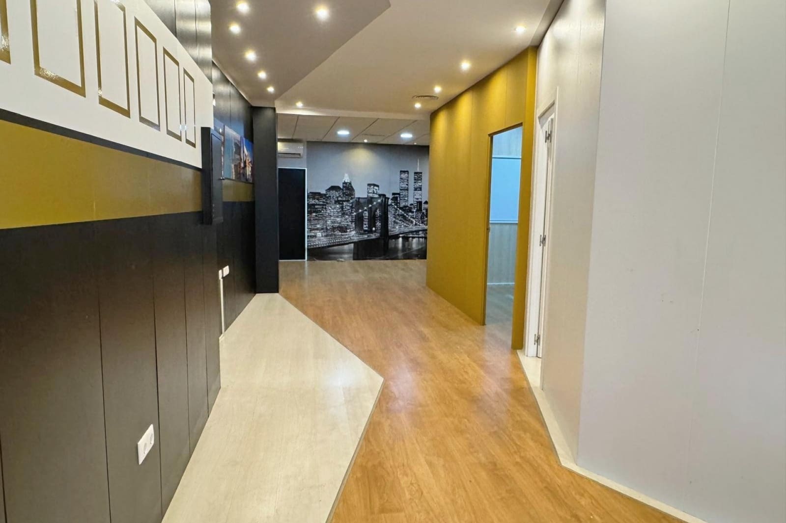 Commercieel te koop in Guardamar del Segura met zwembad - € 222.200 (Ref: 9138268)