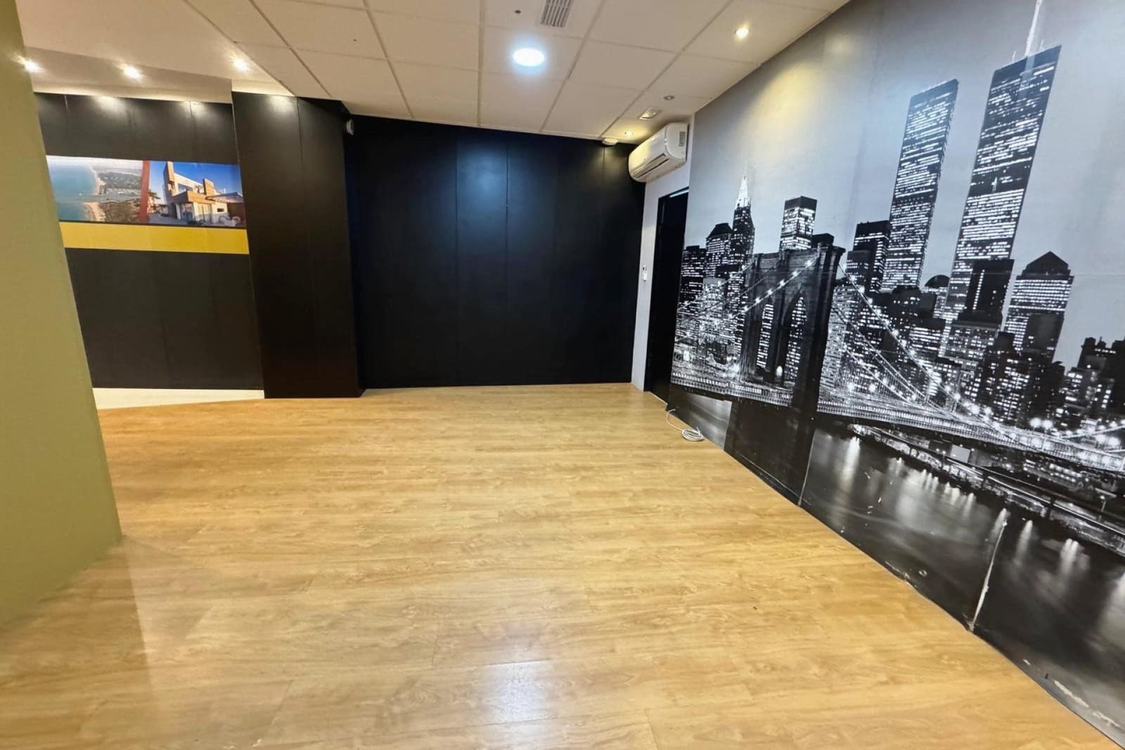 Commercieel te koop in Guardamar del Segura met zwembad - € 222.200 (Ref: 9138268)