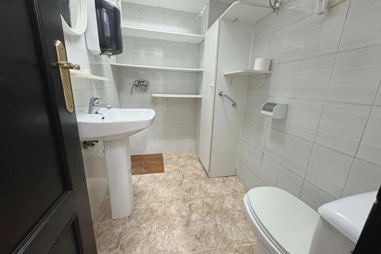 Commercieel te koop in Guardamar del Segura met zwembad - € 222.200 (Ref: 9138268)