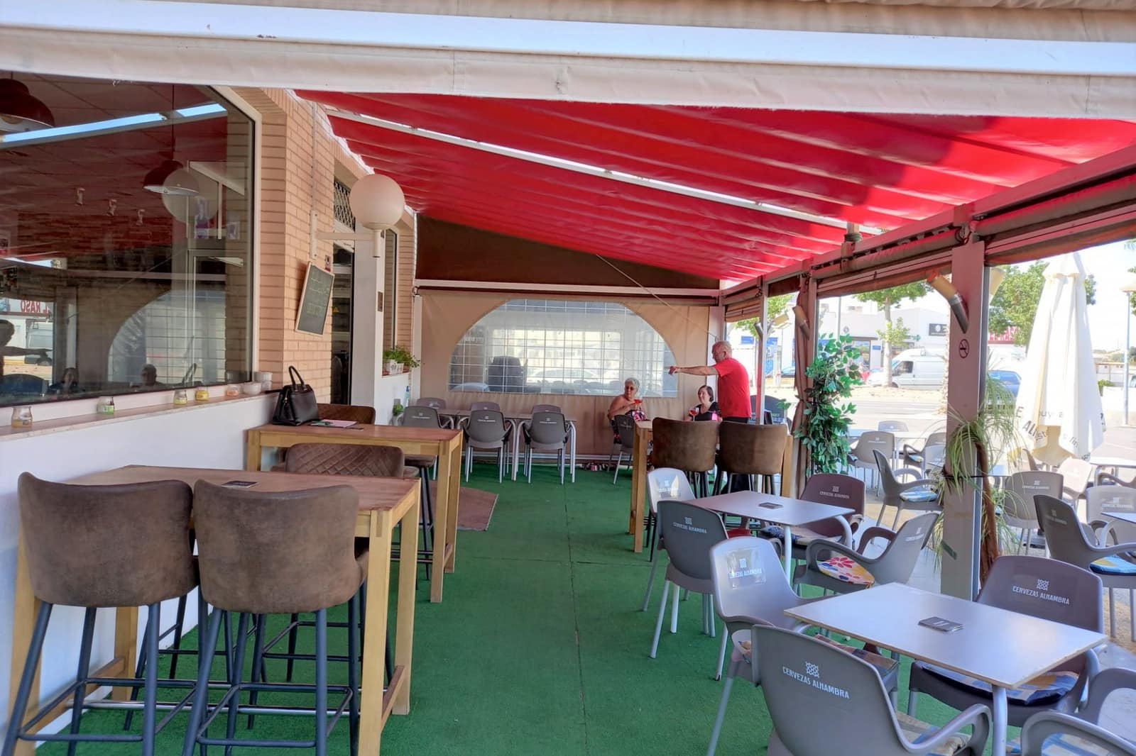 Commercieel te koop in Guardamar del Segura met garage - € 200.000 (Ref: 9138269)