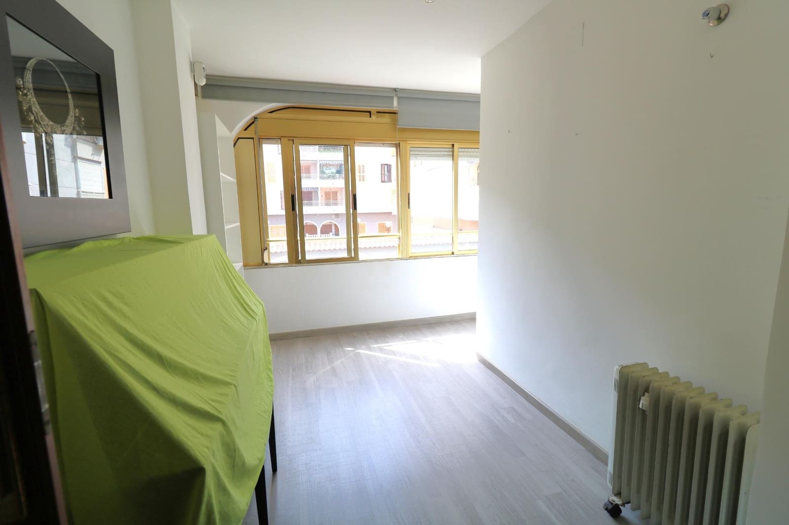 2 bedroom Apartment for sale in Torrevieja with garage - € 170,000 (Ref: 9146316)