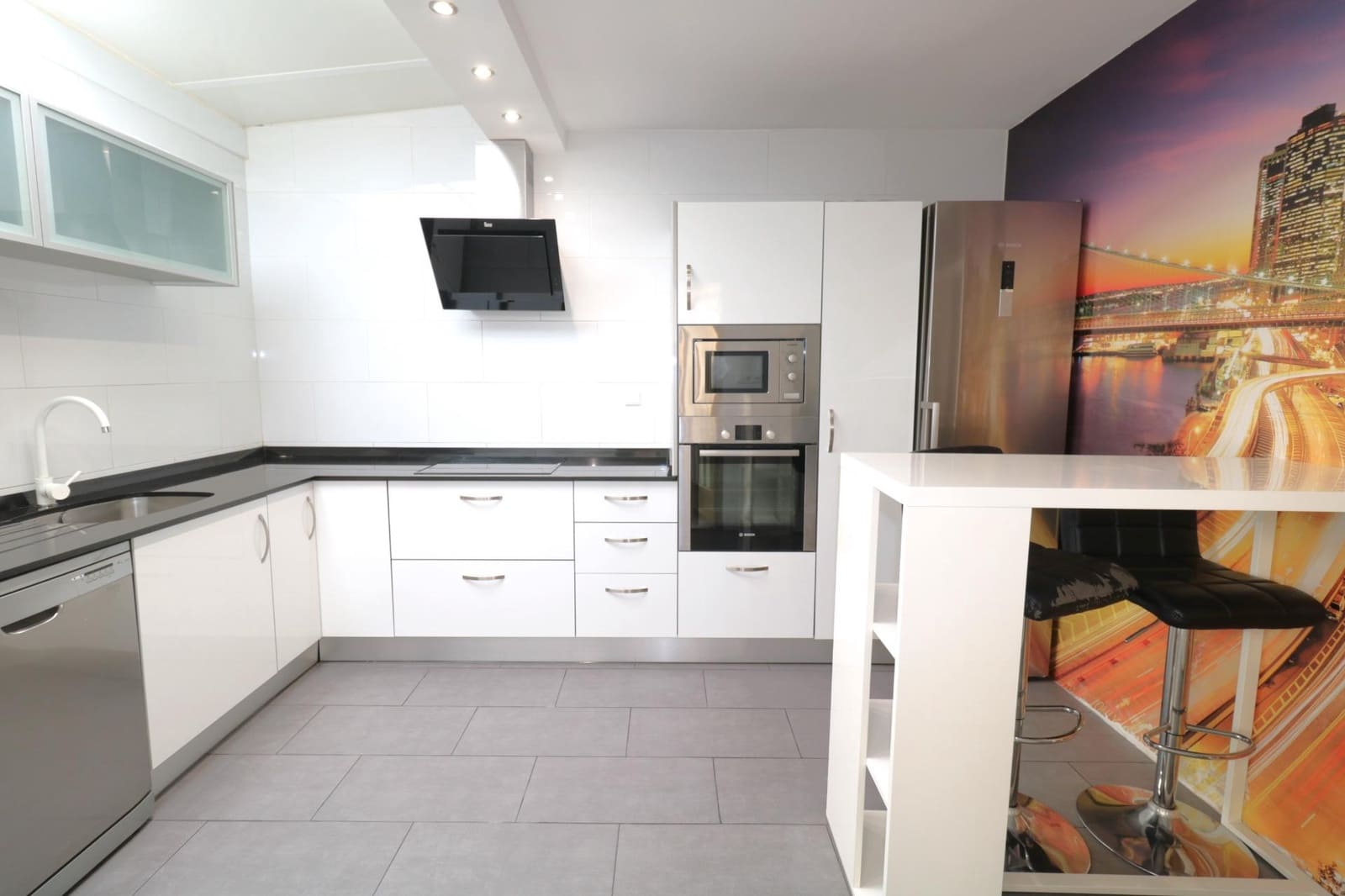 2 bedroom Apartment for sale in Torrevieja with garage - € 170,000 (Ref: 9146316)