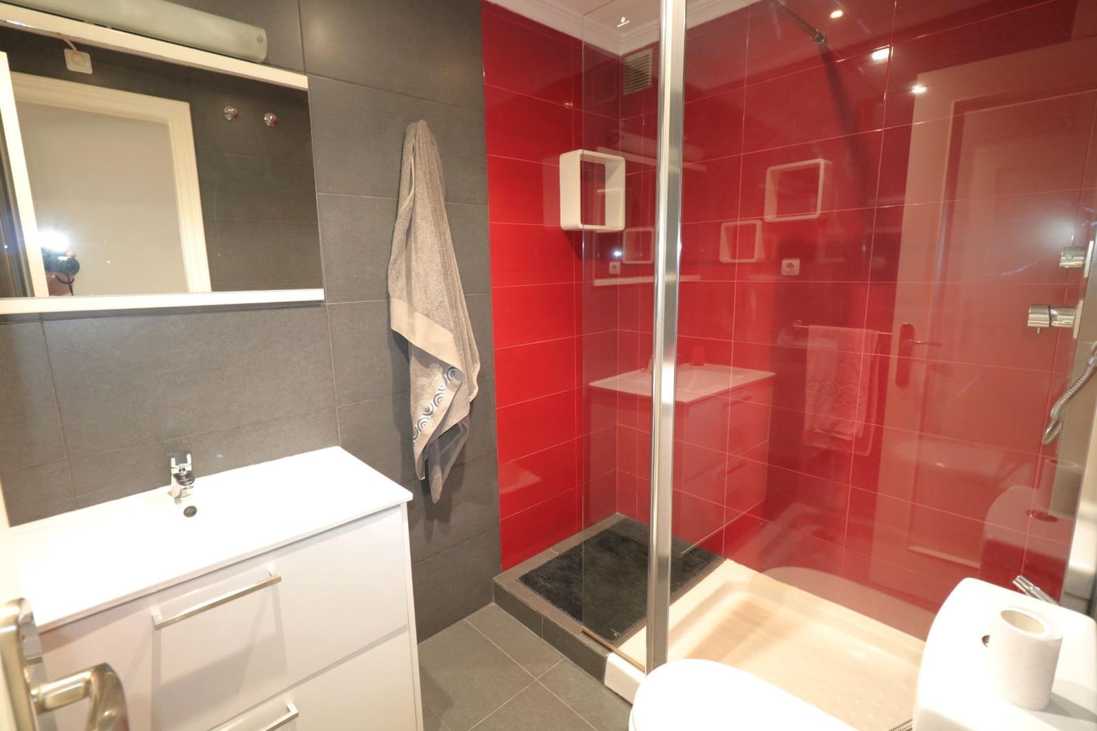 2 bedroom Apartment for sale in Torrevieja with garage - € 170,000 (Ref: 9146316)