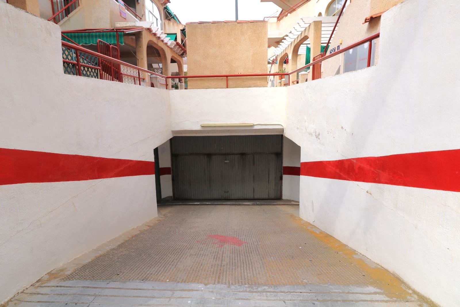 2 bedroom Apartment for sale in Torrevieja with garage - € 170,000 (Ref: 9146316)