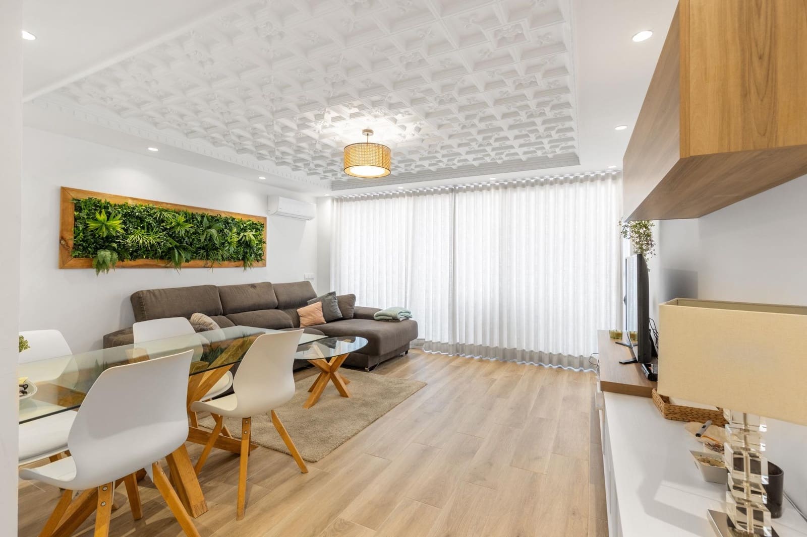 Apartamento de 3 habitaciones en Torrevieja en venta con piscina - 295.000 € (Ref: 9150939)