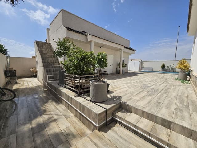 Chalet de 4 habitaciones en Ciudad Quesada, Rojales en venta con piscina - 450.000 € (Ref: 9152721)