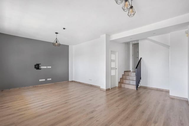 4 Zimmer Villa zu verkaufen in Torrevieja mit Pool Garage - 549.000 € (Ref: 9161364)