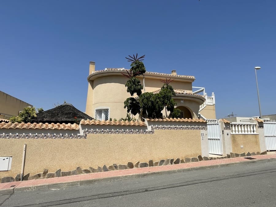 4 Zimmer Villa zu verkaufen in Ciudad Quesada mit Pool - 329.800 € (Ref: 9168245)