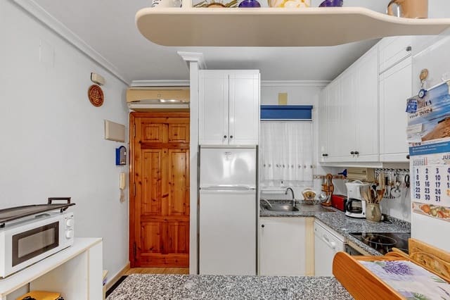 Apartamento de 2 habitaciones en Torrevieja en venta con piscina - 111.500 € (Ref: 9170078)