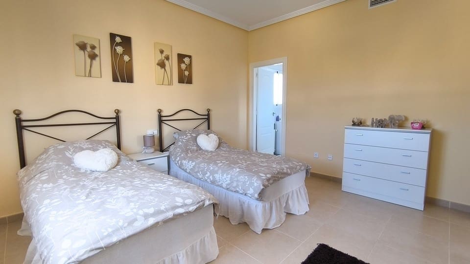 4 bedroom Villa for sale in Ciudad Quesada with pool - € 674,950 (Ref: 9170080)