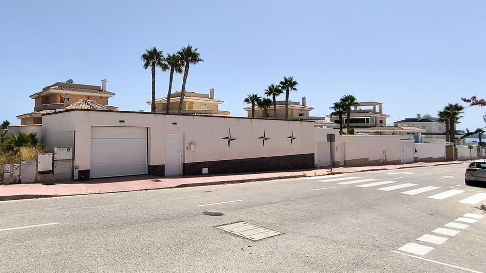 4 bedroom Villa for sale in Ciudad Quesada with pool - € 674,950 (Ref: 9170080)