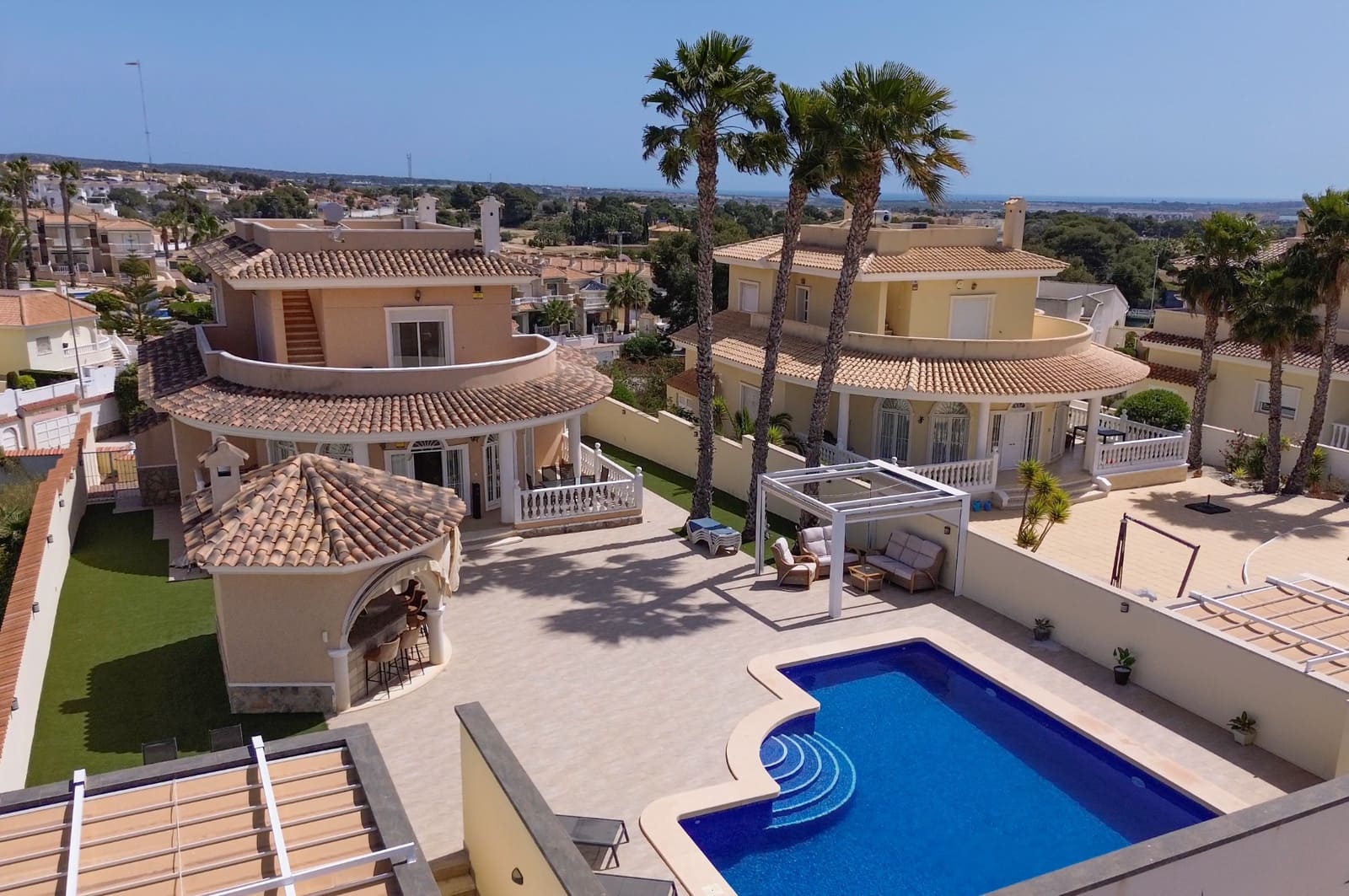 4 soveværelse Villa til salg i Ciudad Quesada med swimmingpool - € 674.950 (Ref: 9170080)