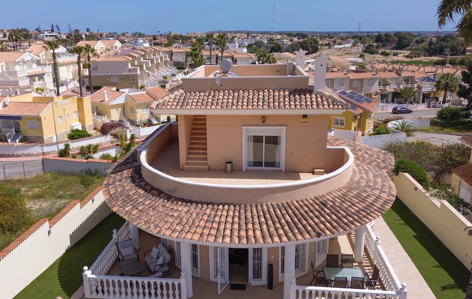 4 soveværelse Villa til salg i Ciudad Quesada med swimmingpool - € 674.950 (Ref: 9170080)