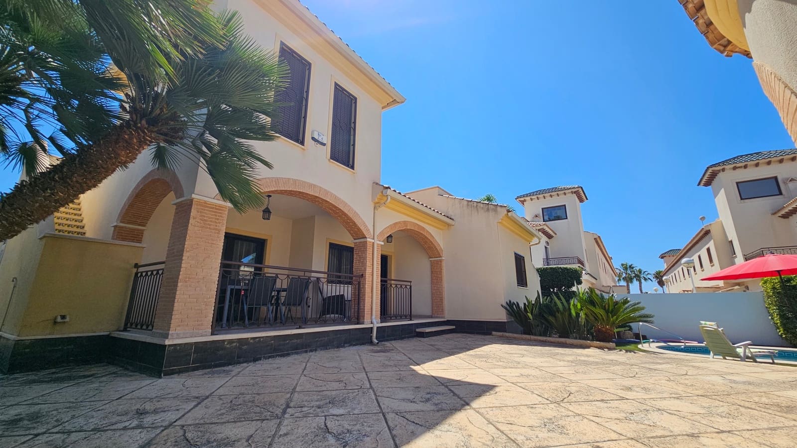 4 makuuhuone Huvila myytävänä paikassa Ciudad Quesada mukana uima-altaan - 565 000 € (Ref: 9184366)