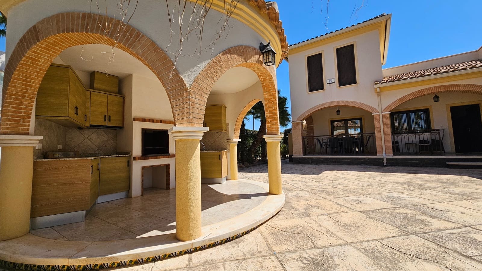 4 makuuhuone Huvila myytävänä paikassa Ciudad Quesada mukana uima-altaan - 565 000 € (Ref: 9184366)