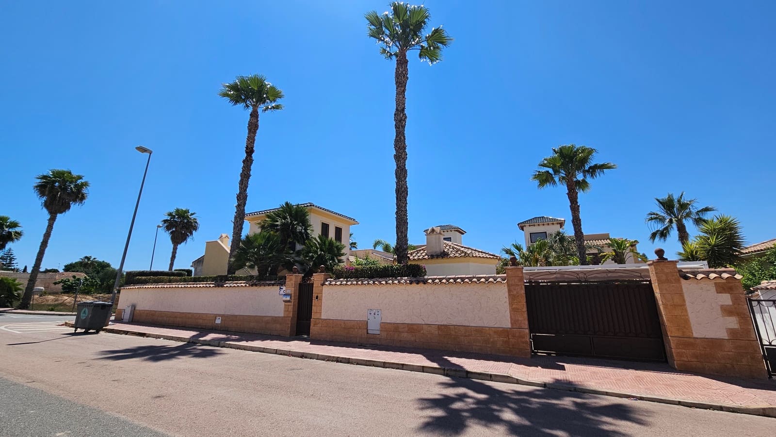 4 makuuhuone Huvila myytävänä paikassa Ciudad Quesada mukana uima-altaan - 565 000 € (Ref: 9184366)