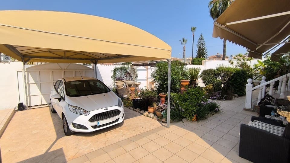 3 makuuhuone Huvila myytävänä paikassa Ciudad Quesada mukana uima-altaan - 450 000 € (Ref: 9184374)