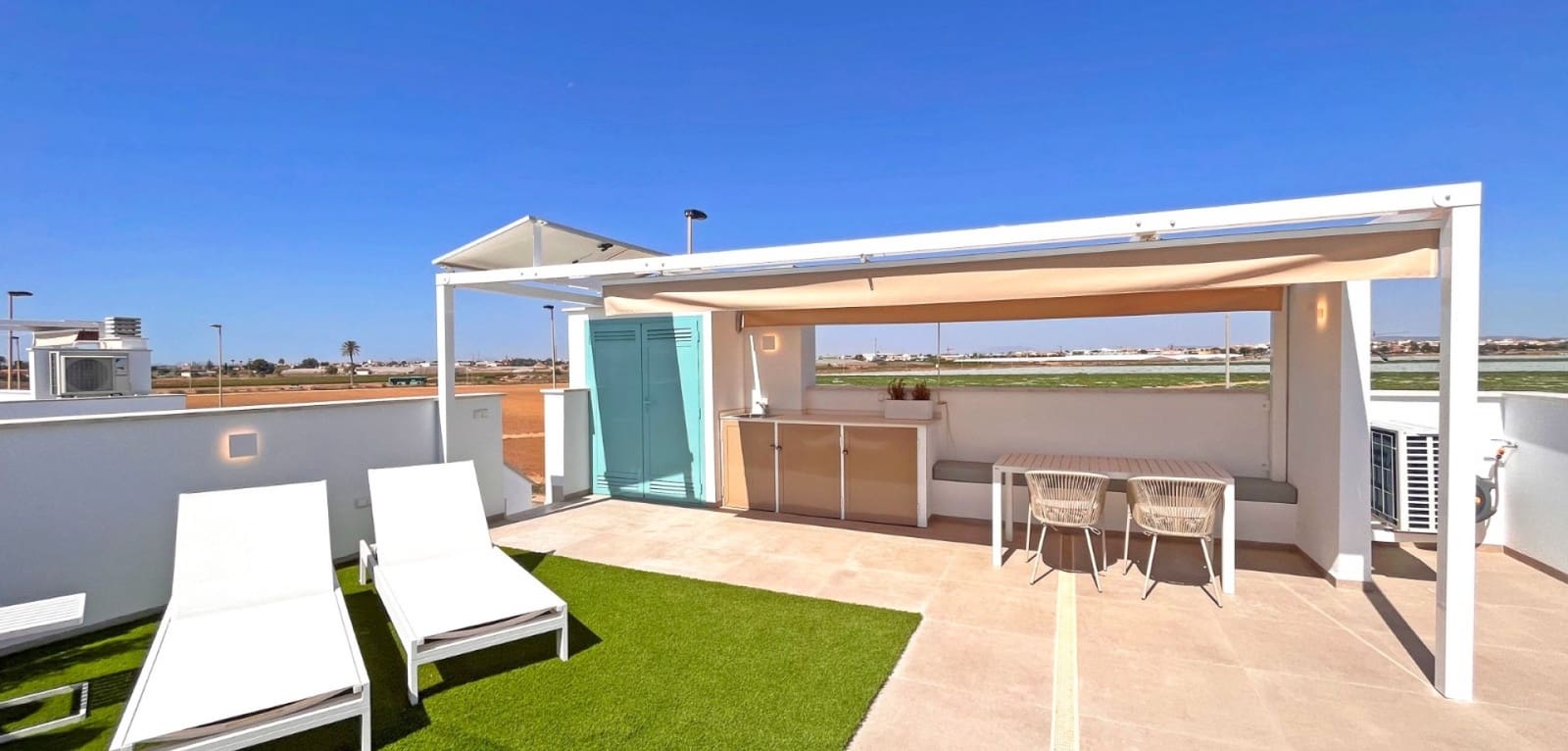 Bungalow de 3 habitaciones en Pilar de la Horadada en venta con piscina - 395.000 € (Ref: 9184379)