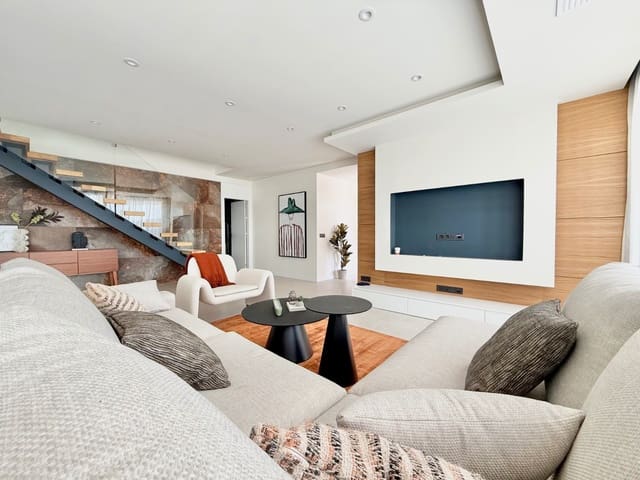 4 chambre Villa/Maison à vendre à Ciudad Quesada, Rojales avec piscine - 995 000 € (Ref: 9186011)