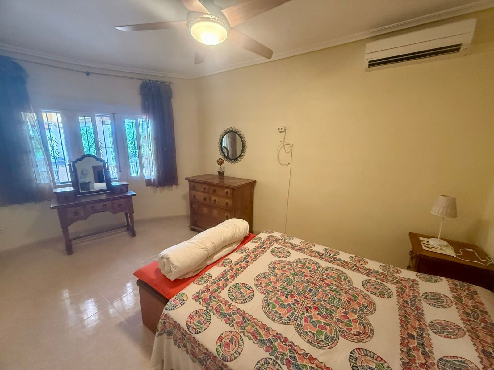 3 soveværelse Finca/Landehus til salg i Catral med swimmingpool - € 375.000 (Ref: 9189405)