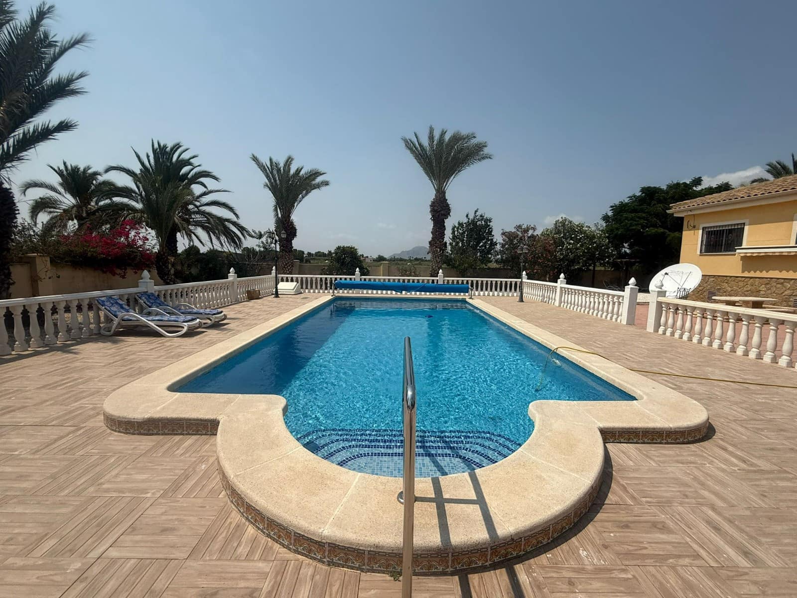 3 soveværelse Finca/Landehus til salg i Catral med swimmingpool - € 375.000 (Ref: 9189405)