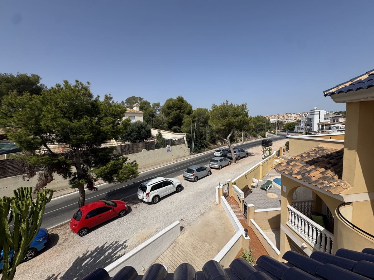 2 soveværelse Villa til salg i Villamartin med swimmingpool - € 229.000 (Ref: 9203101)