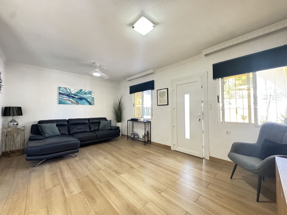 2 soveværelse Villa til salg i Villamartin med swimmingpool - € 229.000 (Ref: 9203101)