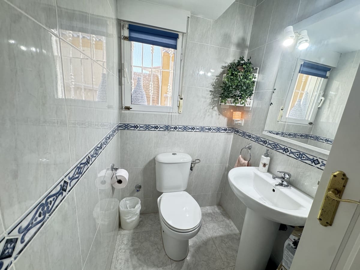 2 soveværelse Villa til salg i Villamartin med swimmingpool - € 229.000 (Ref: 9203101)