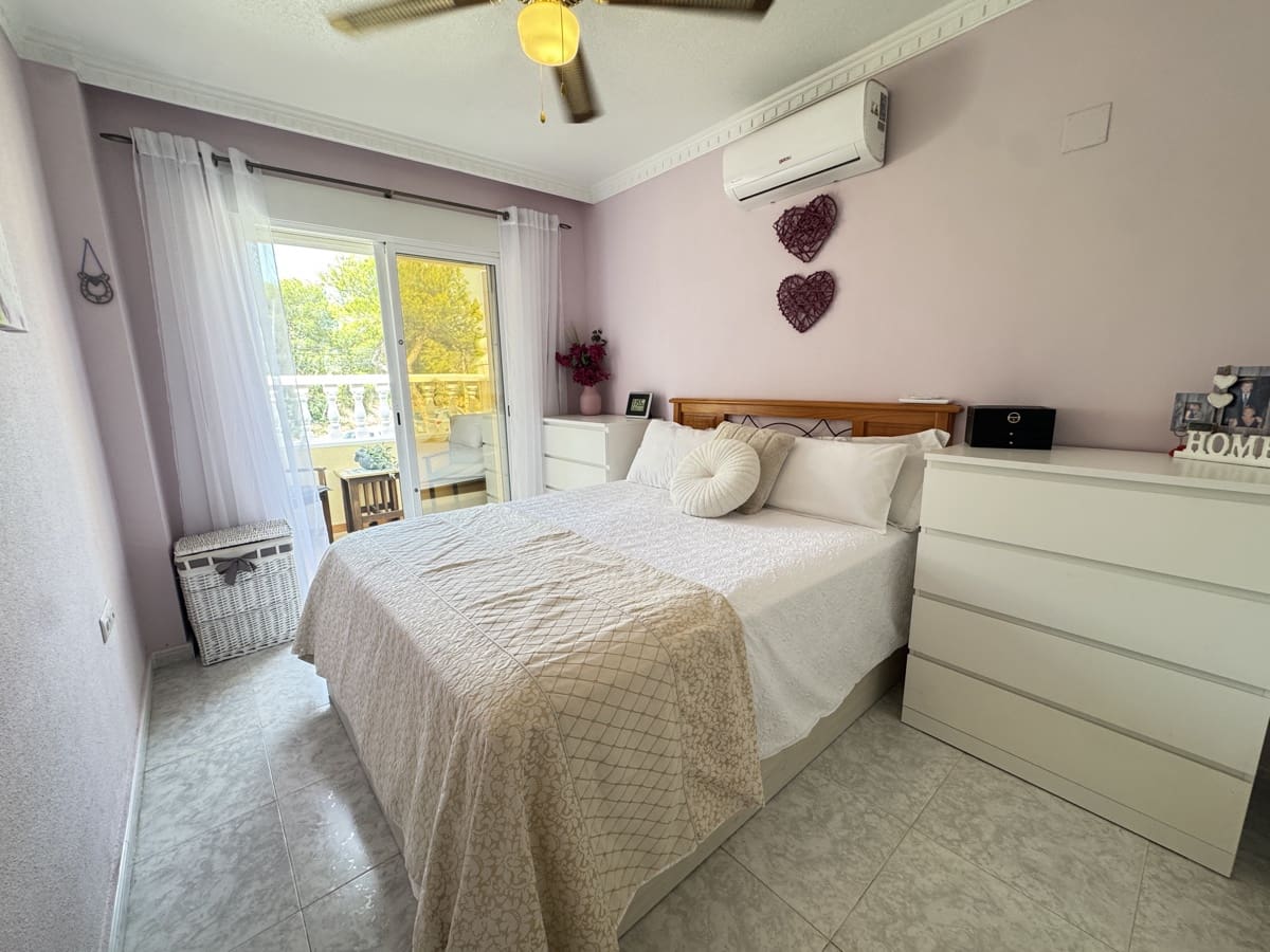 2 soveværelse Villa til salg i Villamartin med swimmingpool - € 229.000 (Ref: 9203101)