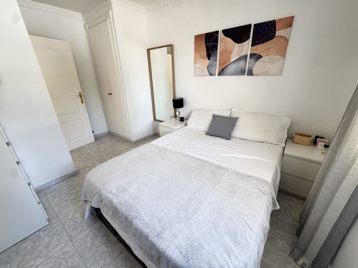 2 soveværelse Villa til salg i Villamartin med swimmingpool - € 229.000 (Ref: 9203101)