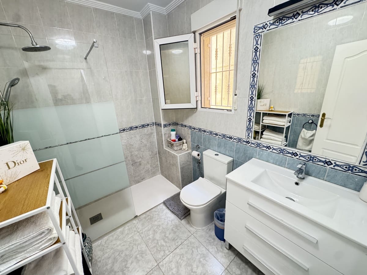 2 soveværelse Villa til salg i Villamartin med swimmingpool - € 229.000 (Ref: 9203101)