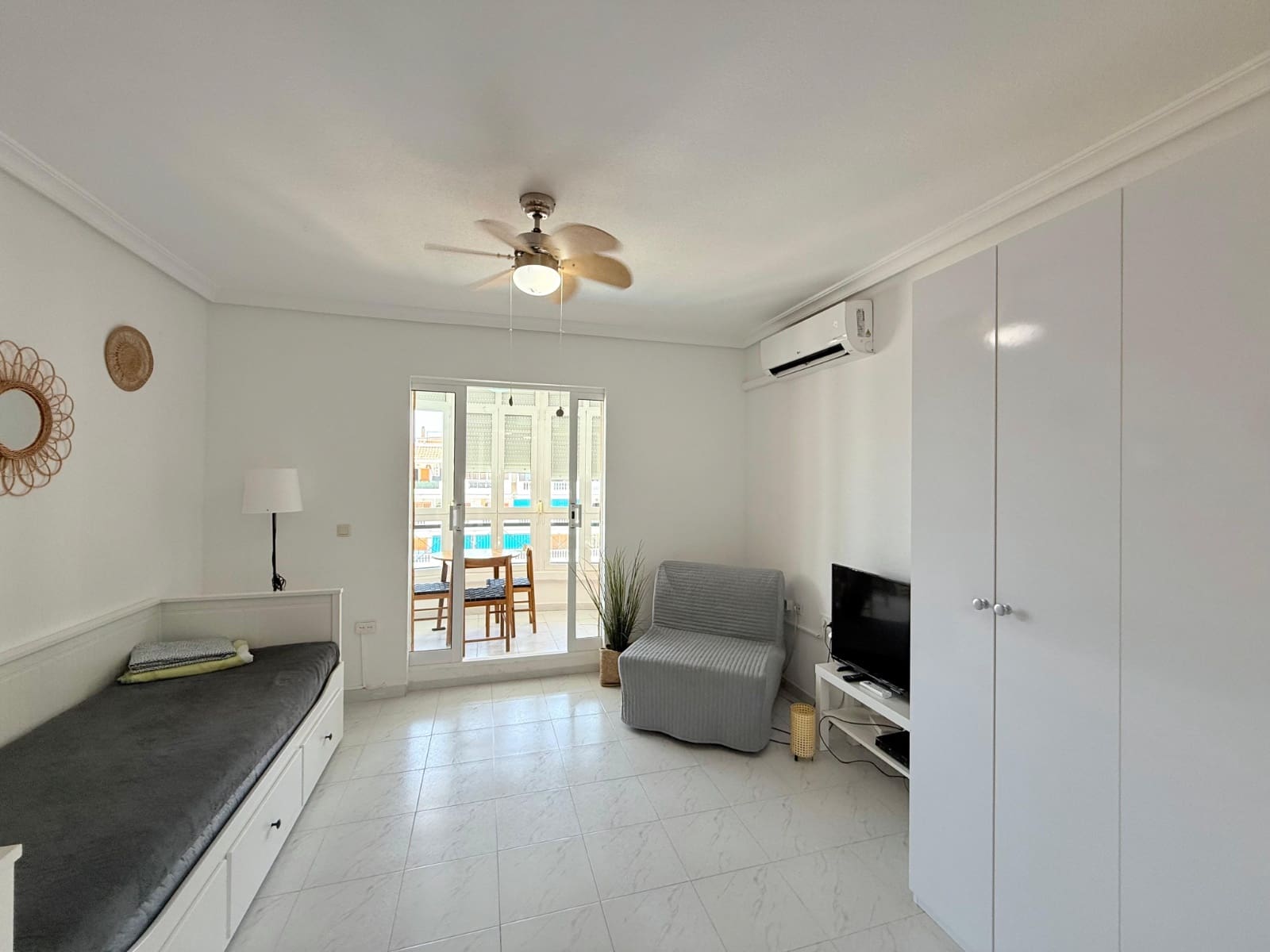 1 sypialnia Studio na sprzedaż w Torrevieja z basenem - 115 000 € (Ref: 9227231)