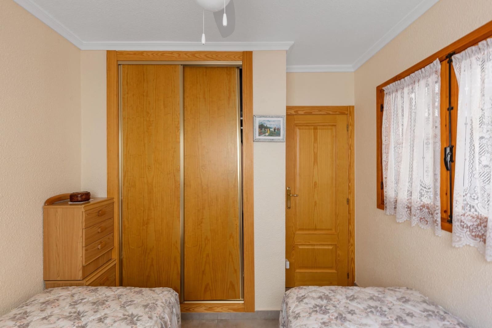 3 makuuhuone Huvila myytävänä paikassa Torrevieja mukana uima-altaan - 276 000 € (Ref: 9228964)