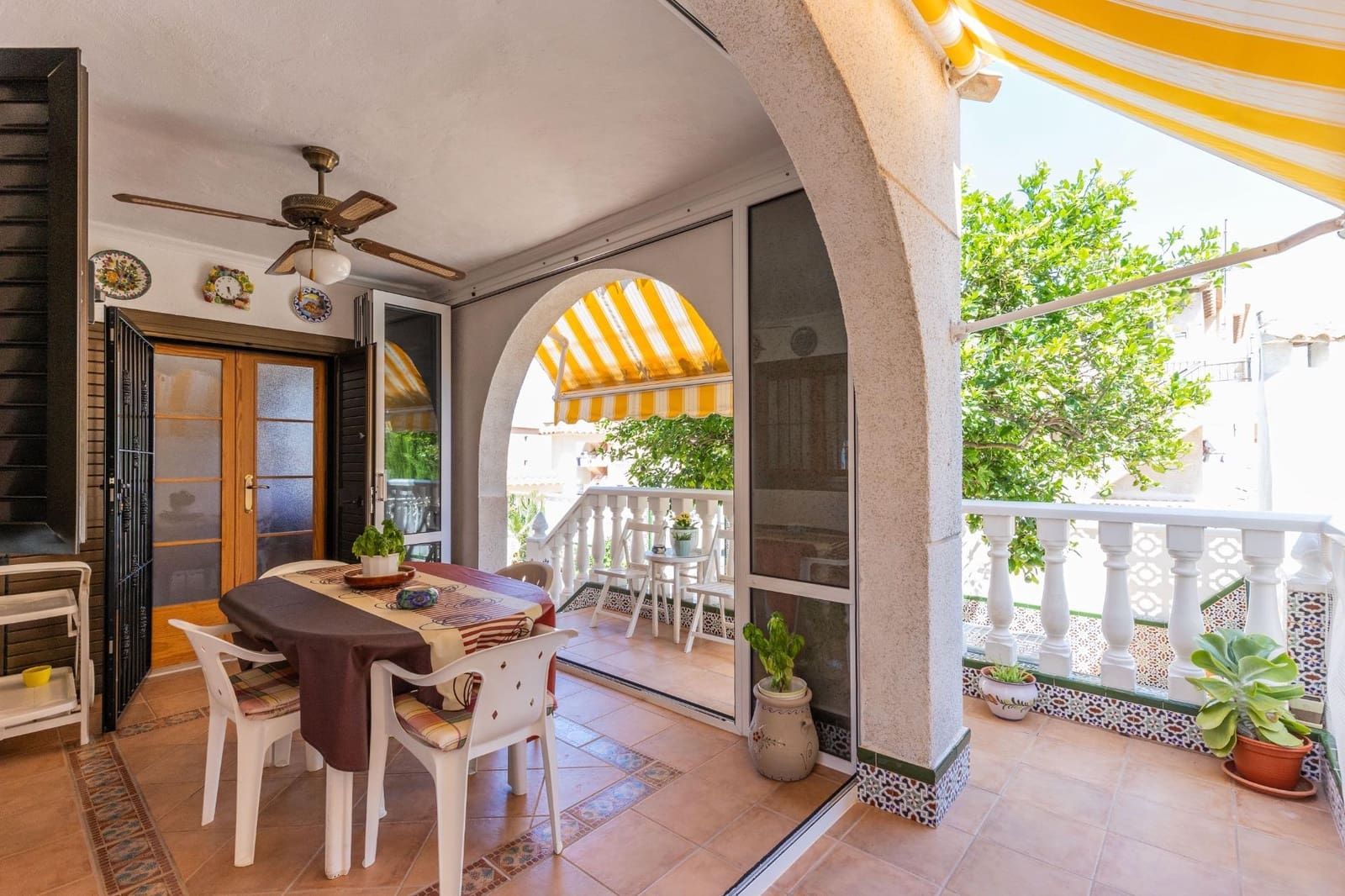 3 makuuhuone Huvila myytävänä paikassa Torrevieja mukana uima-altaan - 276 000 € (Ref: 9228964)