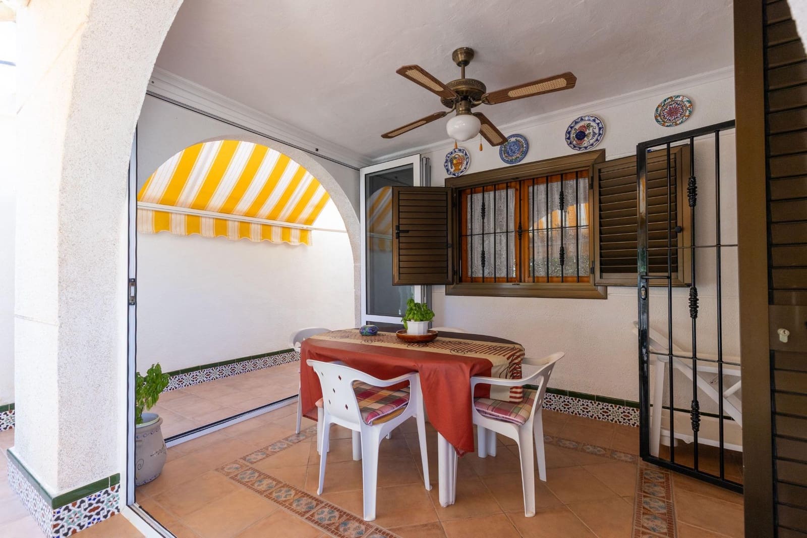 3 sypialnia Willa na sprzedaż w Torrevieja z basenem - 276 000 € (Ref: 9228964)